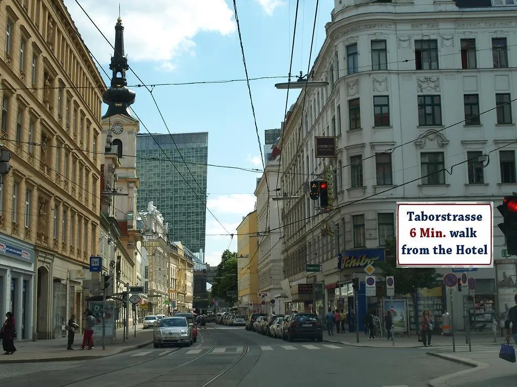 וינה Hotel Liechtenstein Apartments II 2*,